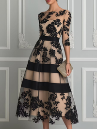 Elegancka Midi Sukienka A-Linia z Czarną Koronką